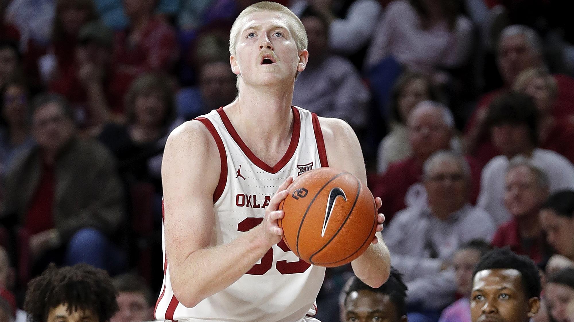 Oklahoma basketball's Brady Manek