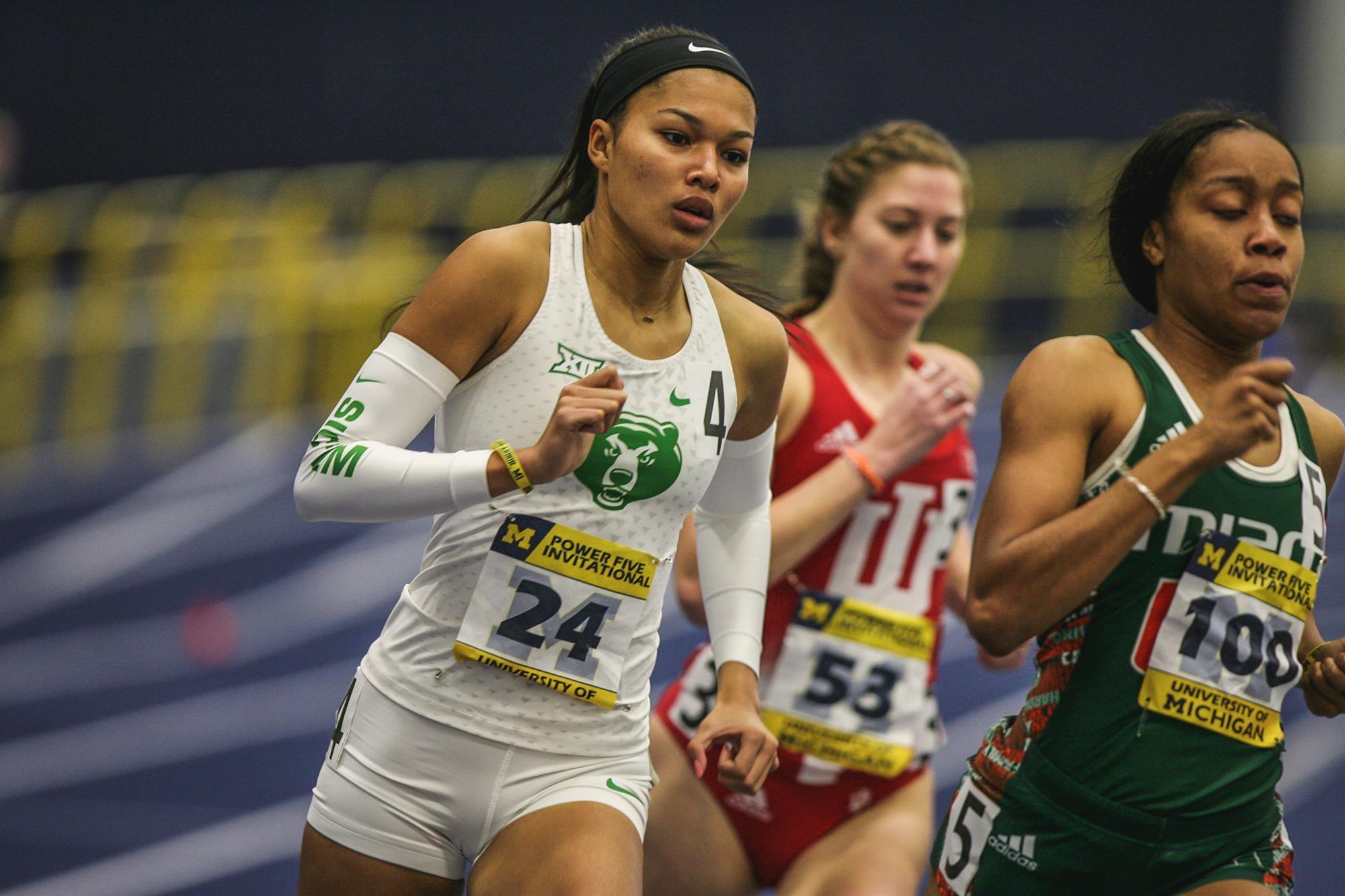 Aaliyah Miller won the women's 800M 